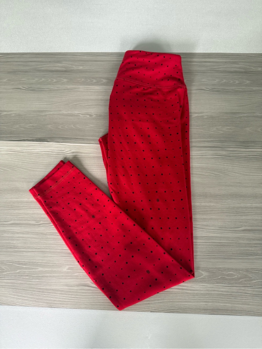 Tommy Hilfiger Women’s Red/Black Polka Dot Ankle Leggings, Junior XS.